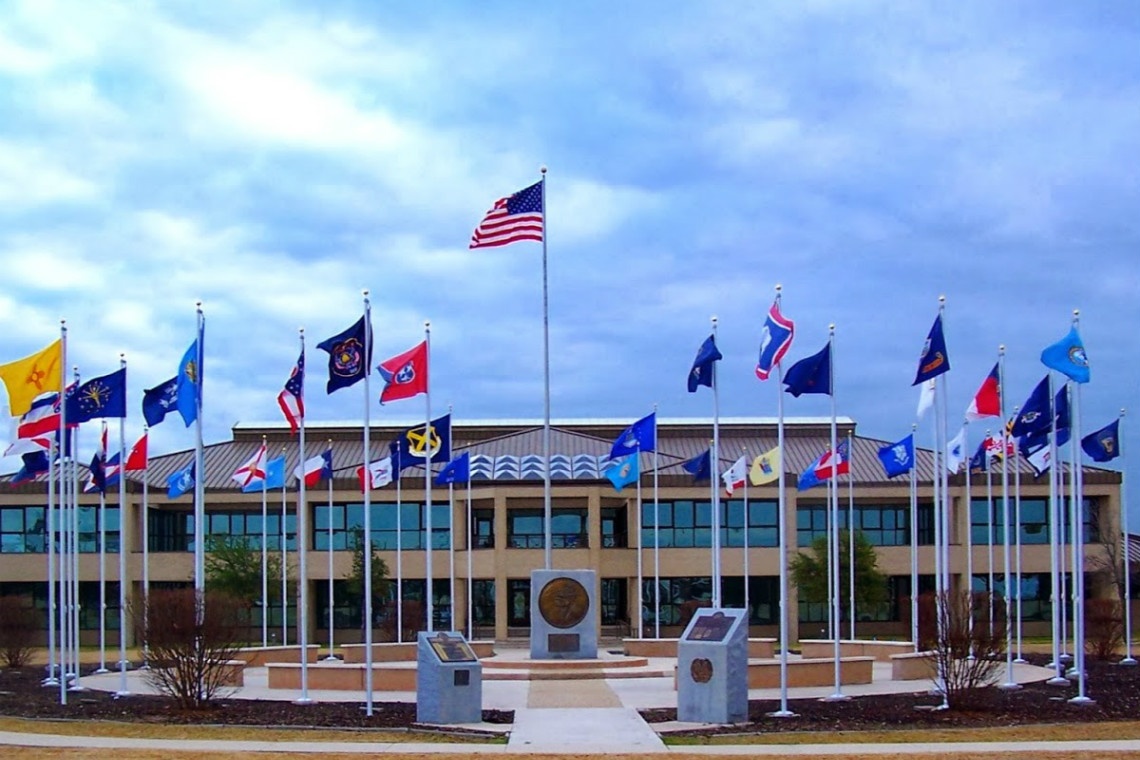 Sung no tai can cu khong quan My, 2 nguoi chet hinh anh