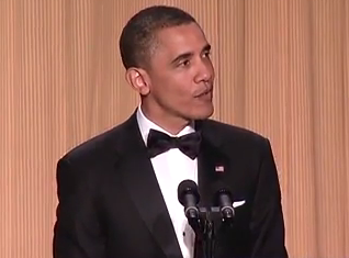 Tong thong Obama tha mic sau khi ket thuc bai noi chuyen hinh anh