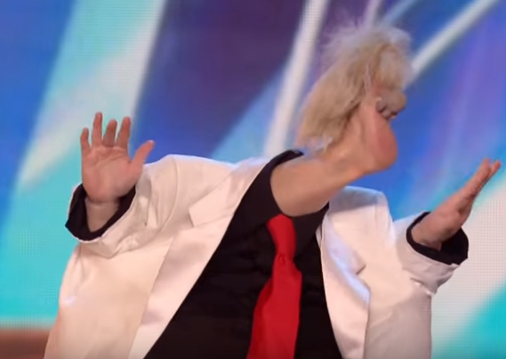 Khi hai ban chan hon nhau hinh anh