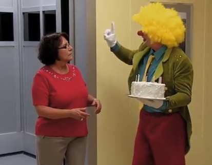 Nuoc phun vi banh sinh nhat hinh anh