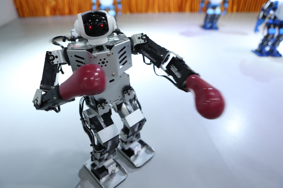 quan ca phe chu de robot anh 6