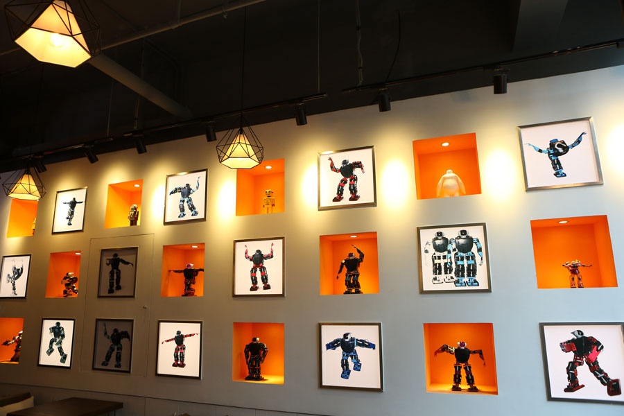 quan ca phe chu de robot anh 7