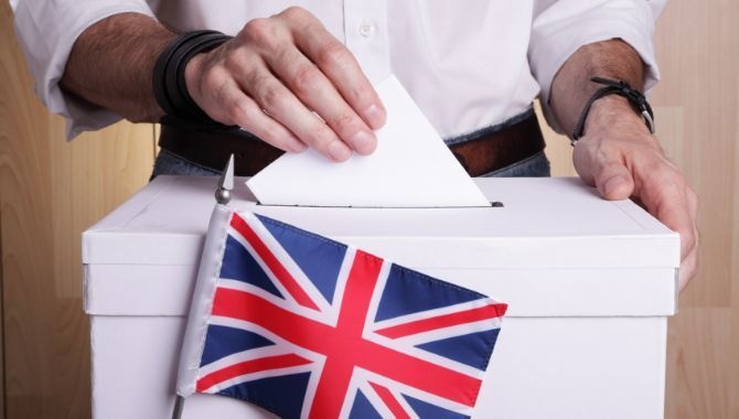 77.000 chu ky gia tren don kien nghi ve Brexit hinh anh