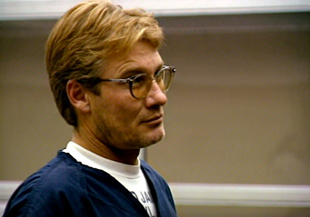 Doi ban tay trong tui nylon anh 8