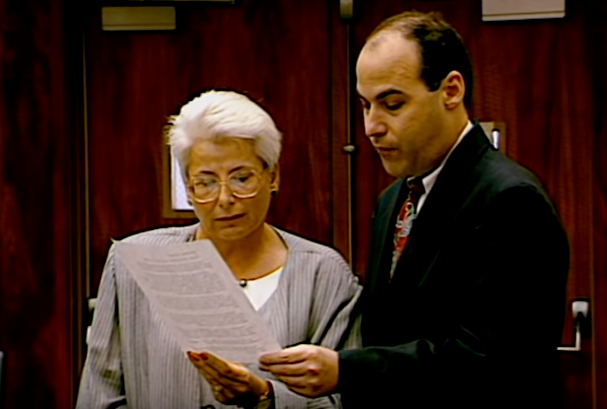 Doi ban tay trong tui nylon anh 9