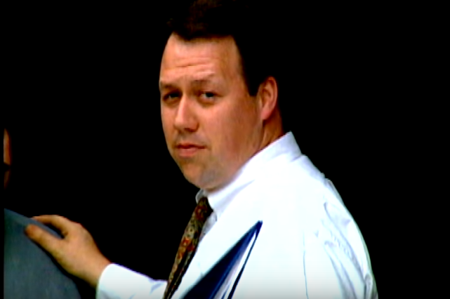 Doi ban tay trong tui nylon anh 7