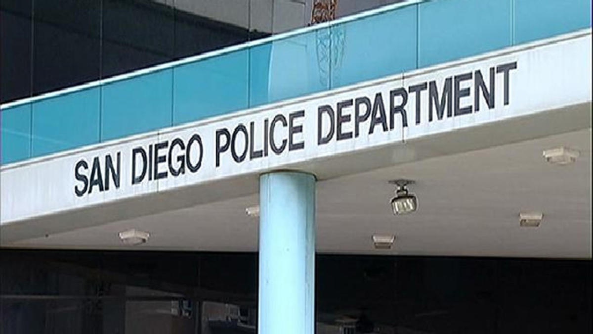 Doi ban tay trong tui nylon anh 1