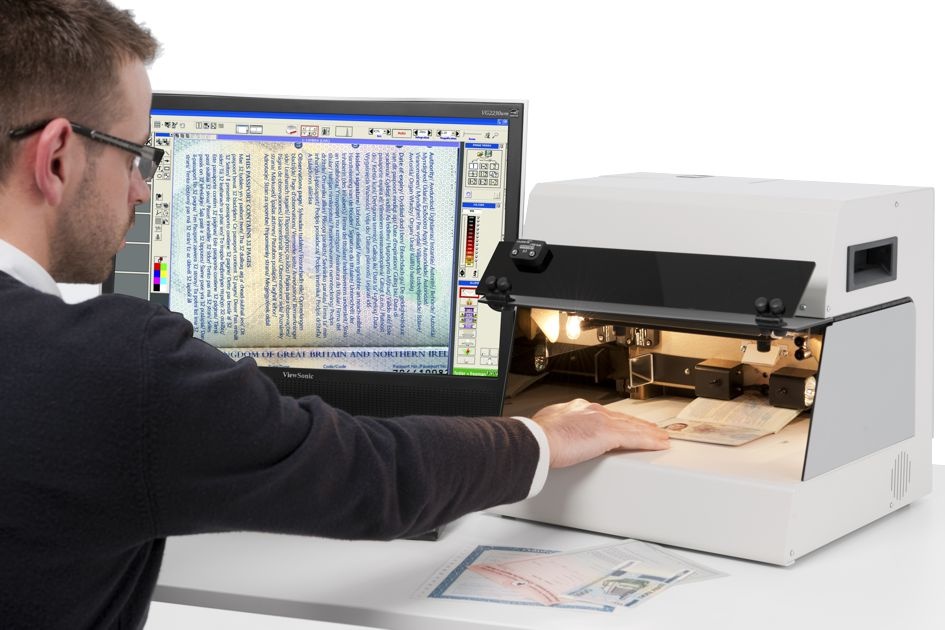 Doi ban tay trong tui nylon anh 5