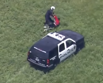 Pha ruot duoi giua truc thang va ke trom o My hinh anh