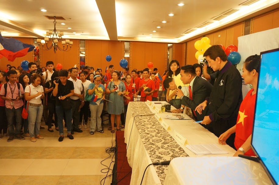 Nguoi VN o Philippines hoan nghenh phan quyet Toa Trong tai hinh anh