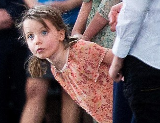 Con gai cuu thu tuong Anh gay chu y khi bo phat bieu tu biet hinh anh