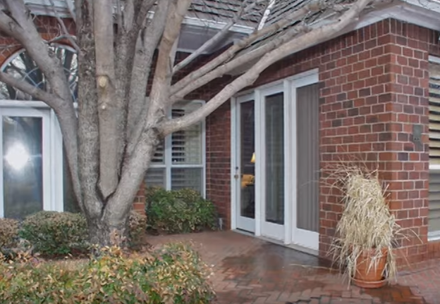 An mang trong ngay Le tinh nhan anh 2