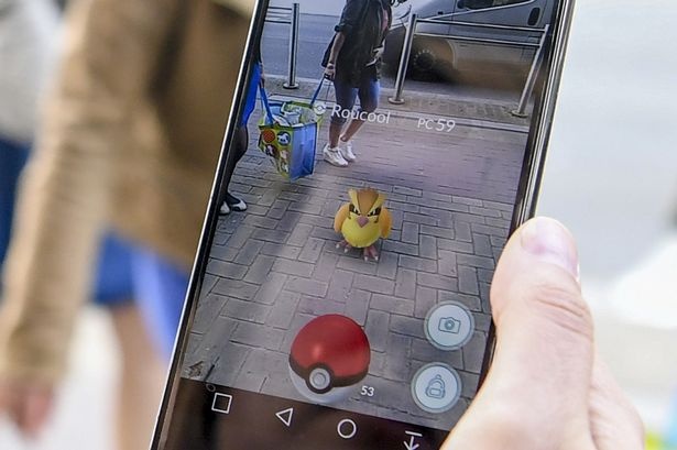Nam thanh nien bi ban chet khi choi Pokemon Go hinh anh