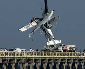 Canh thuy phi co cho 10 nguoi dam cau o Trung Quoc hinh anh