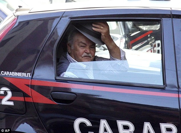 Noi kho cua nguoi khong nop tien bao ke cho mafia hinh anh