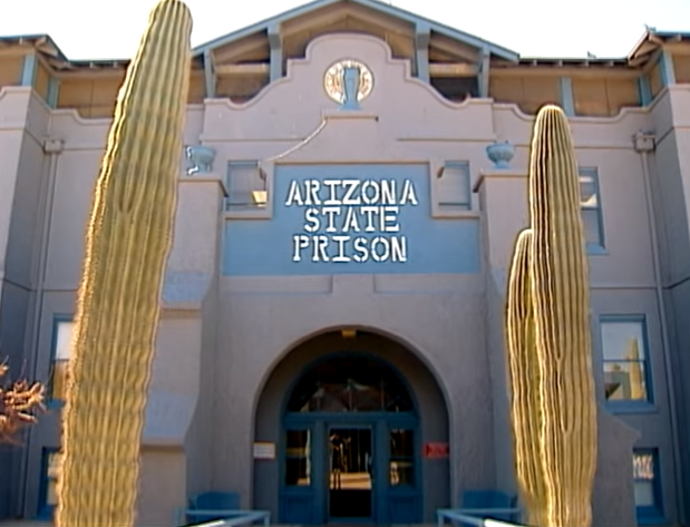 chan nguoi trong thung rac anh 8