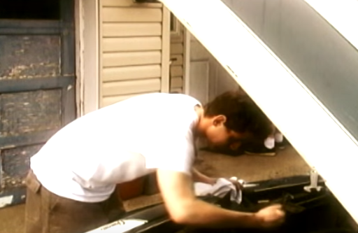 chan nguoi trong thung rac anh 2