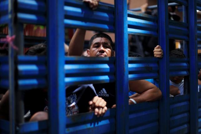 El Salvador bat hang loat toi pham anh 1