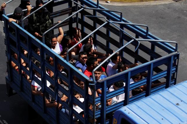 El Salvador bat hang loat toi pham anh 2