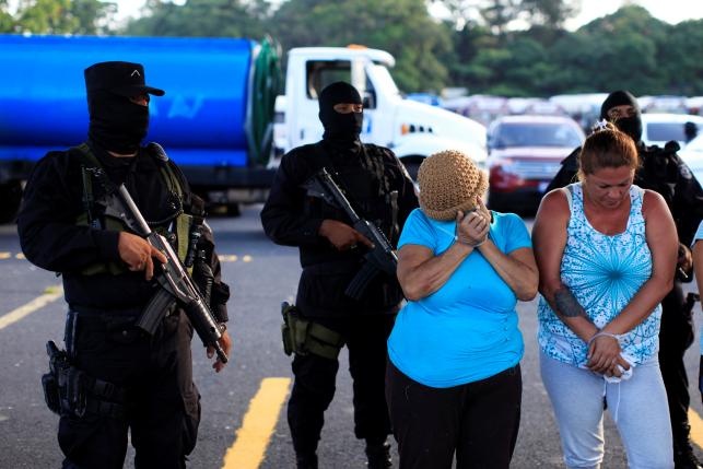 El Salvador bat hang loat toi pham anh 6