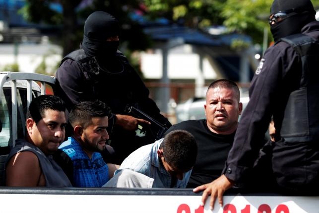 El Salvador bat hang loat toi pham anh 9