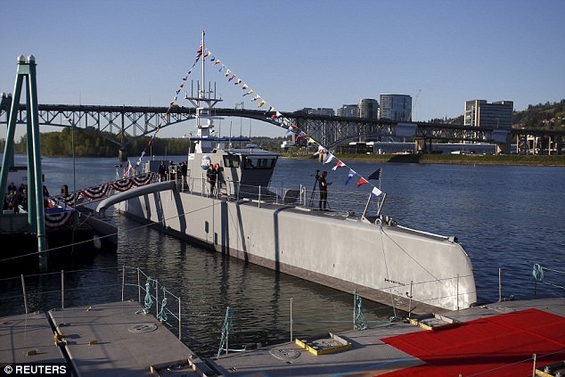 tau quan su tu lai lon nhat hanh tinh anh 2