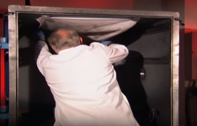 Quy trinh tim dau van tay tren tui nylon bang ky thuat ngung tu hoi kim loai trong chan khong hinh anh