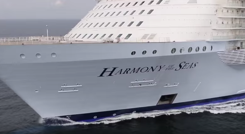 Chuyen dau tien cua sieu du thuyen Harmony of The Seas hinh anh