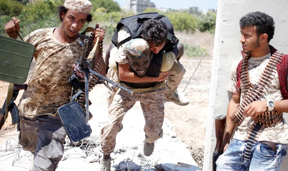 Canh giao tranh mot mat, mot con voi IS o Libya hinh anh