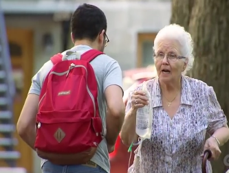 Ba lao ham vui hinh anh