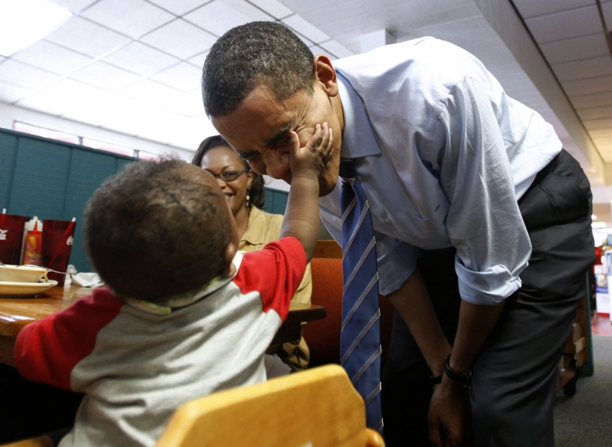 khoảnh khắc ấn tượng với trẻ của Barack Obama ảnh 4 khoanh khac an tuong voi tre cua Barack Obama anh 4