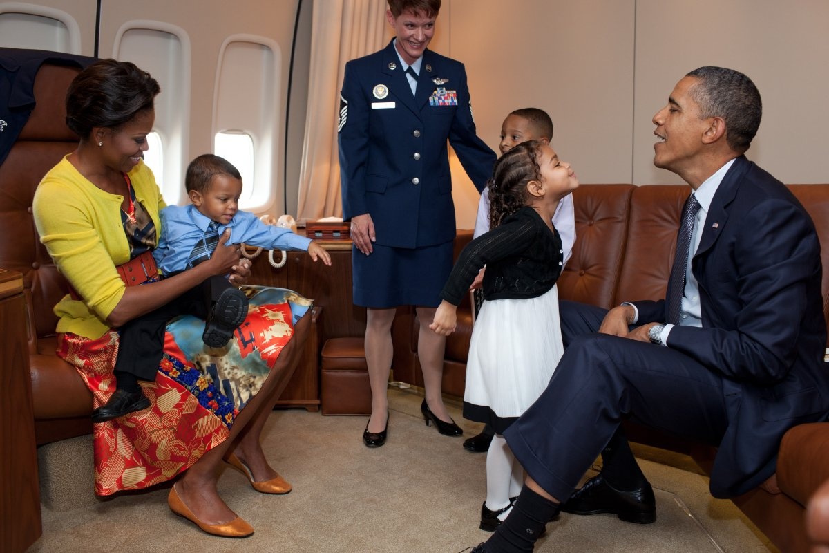 khoảnh khắc ấn tượng với trẻ của Barack Obama ảnh 13 khoanh khac an tuong voi tre cua Barack Obama anh 13