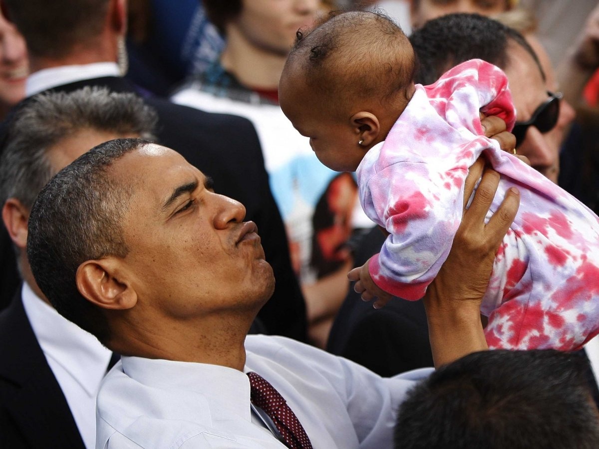 khoảnh khắc ấn tượng với trẻ của Barack Obama ảnh 2 khoanh khac an tuong voi tre cua Barack Obama anh 2