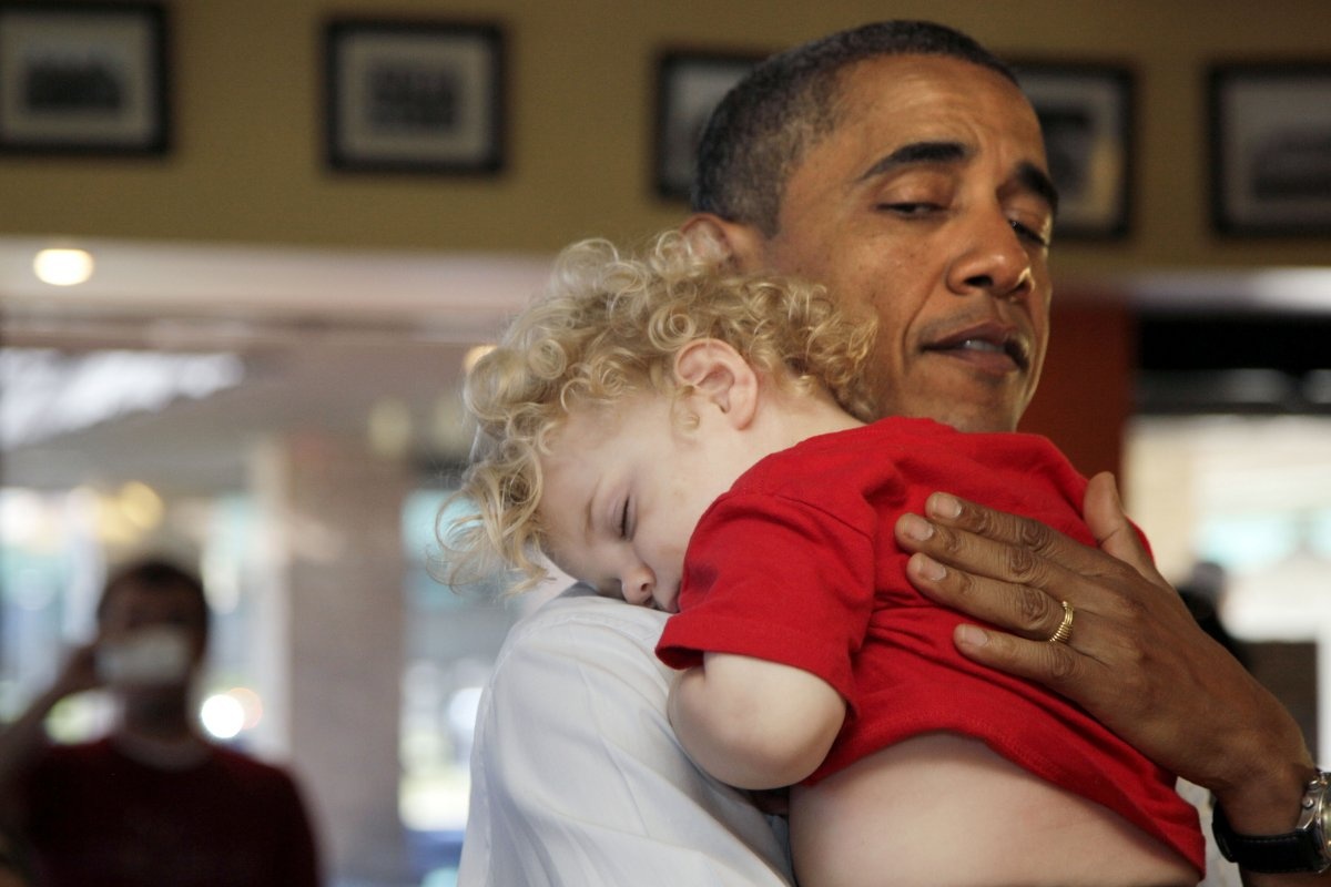 khoảnh khắc ấn tượng với trẻ của Barack Obama ảnh 11 khoanh khac an tuong voi tre cua Barack Obama anh 11