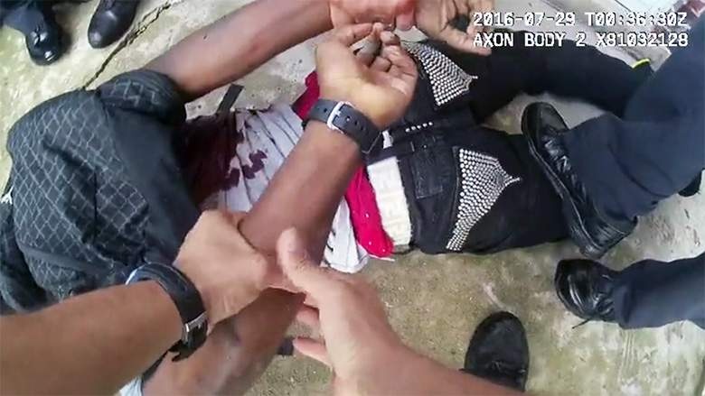 Video canh sat My ban nghi pham trom xe oto hinh anh