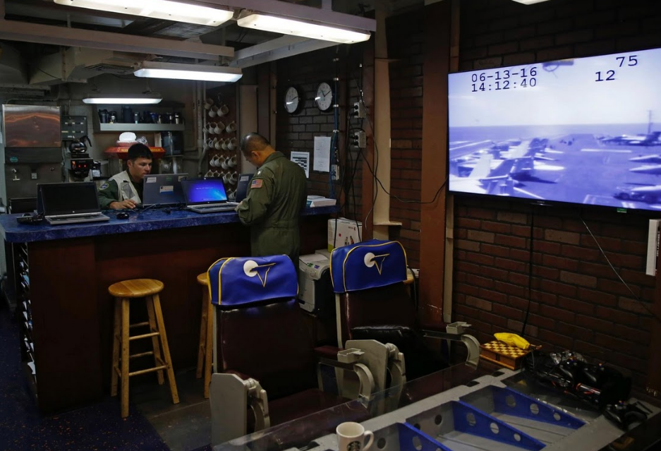 nhip song tren tau USS Harry S.Truman anh 11