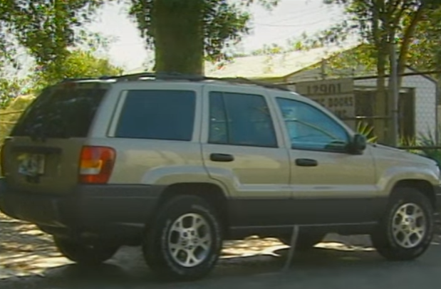 Vet mau bi an trong xe anh 1