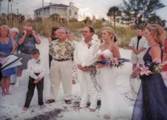 Vet mau bi an trong xe anh 5