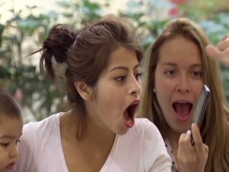 Rua dien thoai trong xo nuoc hinh anh