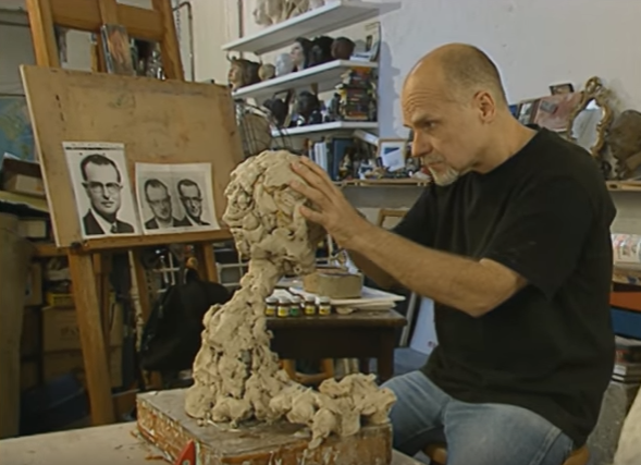 ke giet ca nha lan tron trong 18 nam anh 8