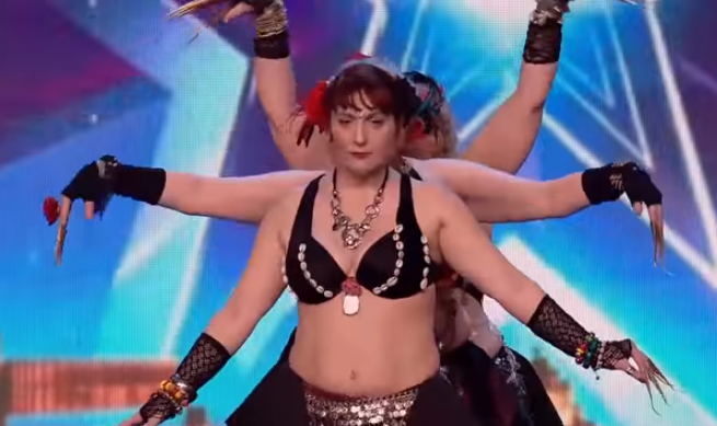 Khi nhung vu cong map mua bung hinh anh