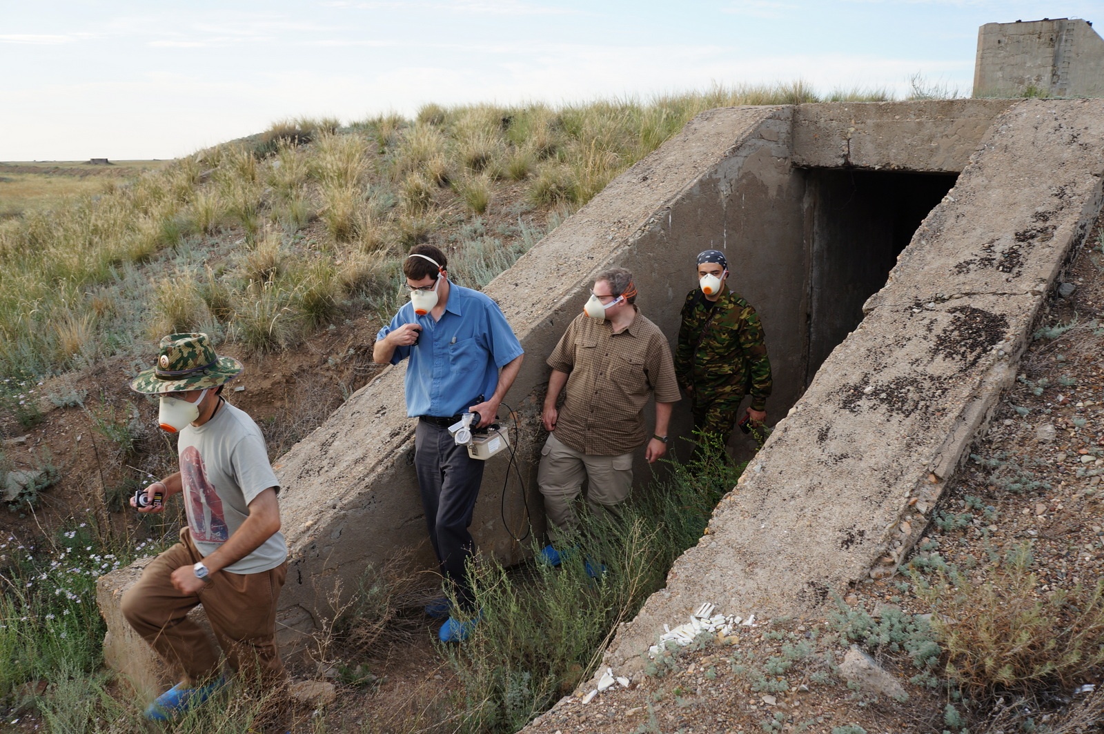 Ben trong bai thu hat nhan bi mat thoi Lien Xo hinh anh