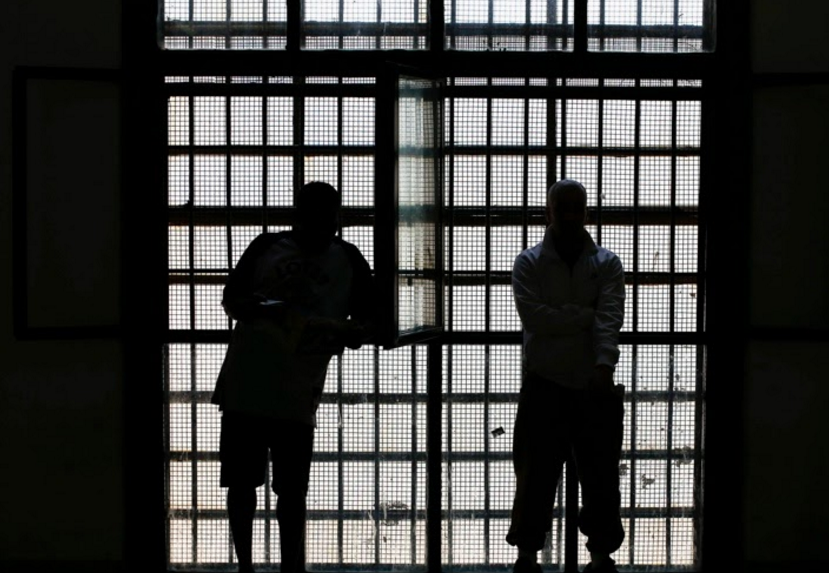 Cuoc song trong nha tu anh 7