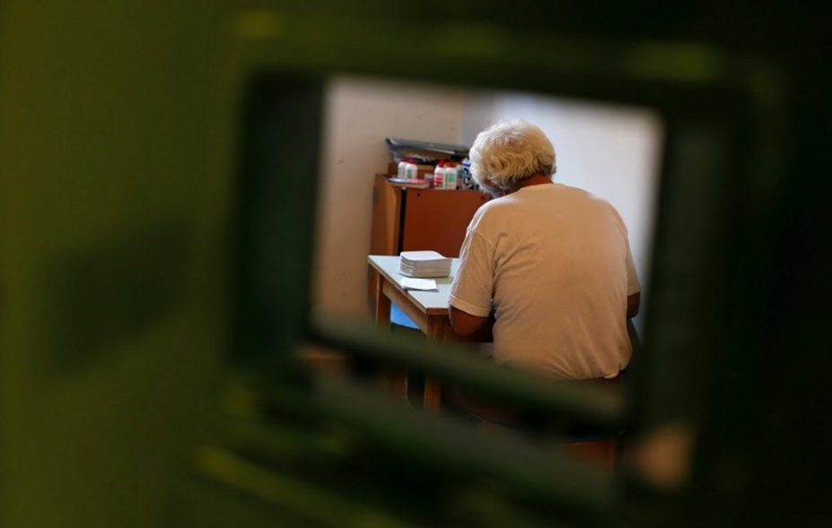 Cuoc song trong nha tu anh 9