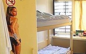 Ben trong trai giam sang nhu khach san 3 sao hinh anh