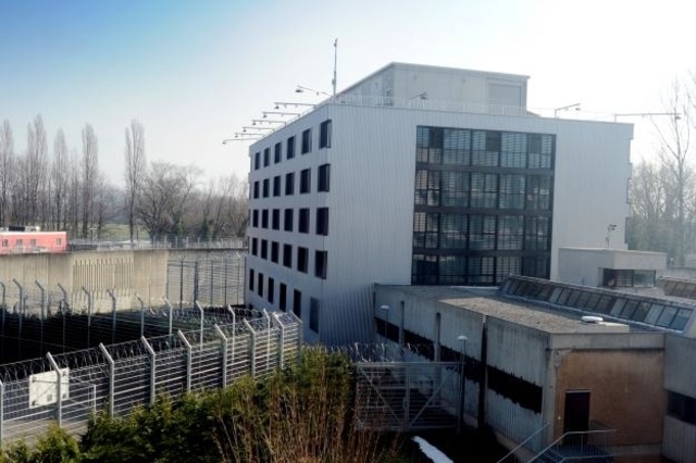 Nha tu nhu khach san o Thuy Si anh 10