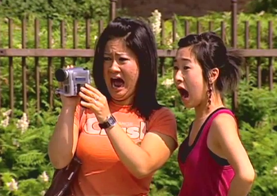 Quay video canh sat trong toilet cong cong hinh anh