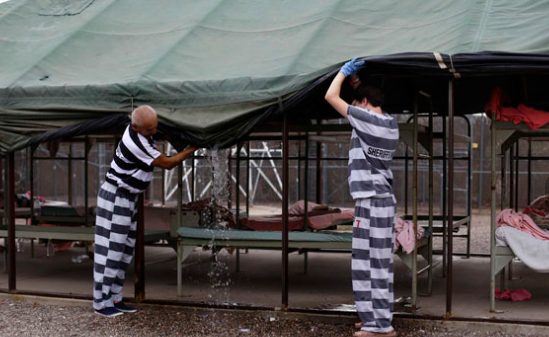 Trai giam khet tieng anh 10