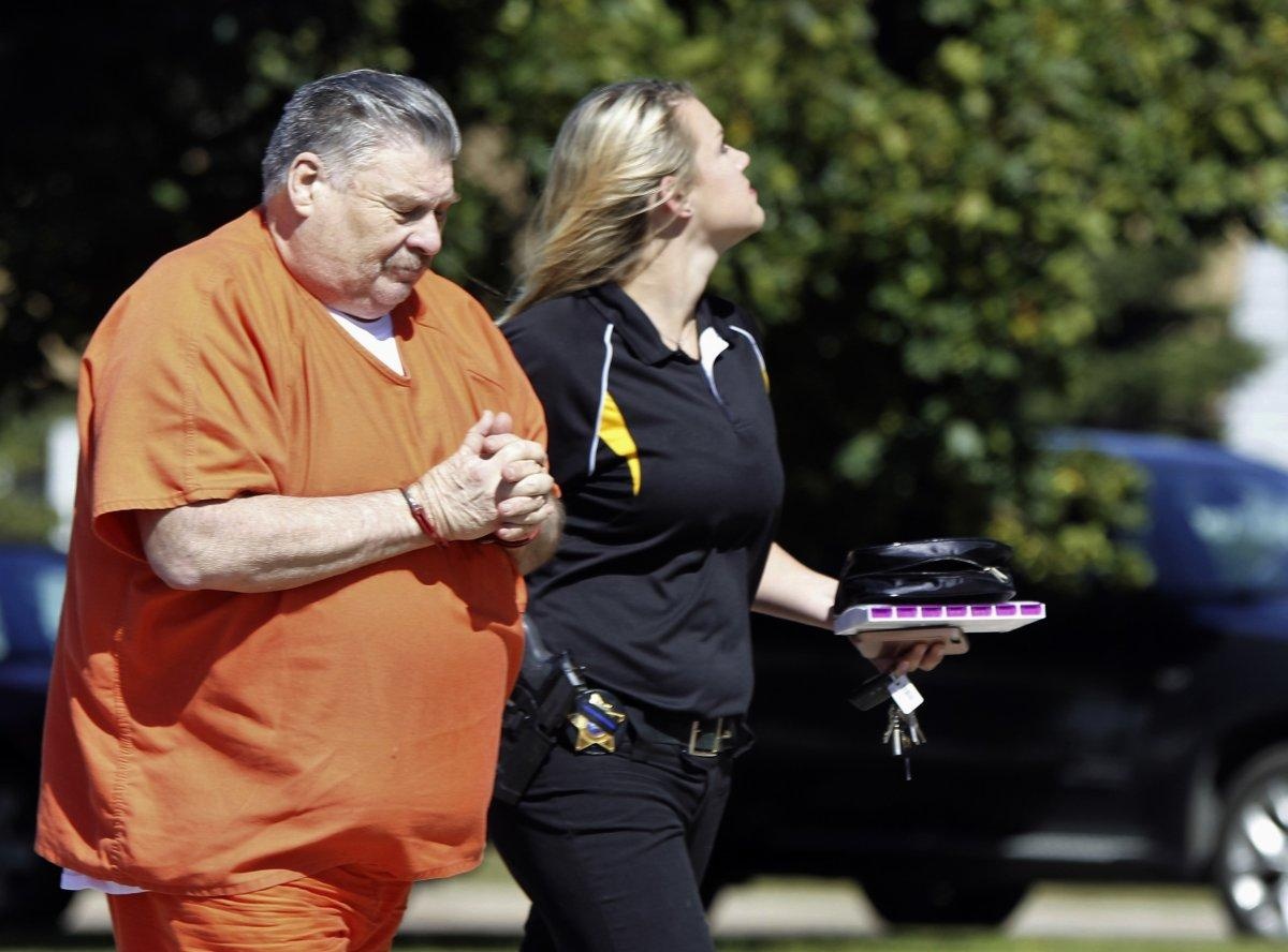 Canh sat truong giet ban gai kem gan 40 tuoi hinh anh