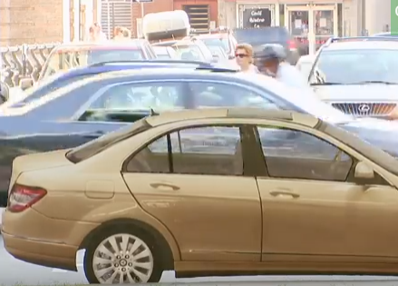 Xe hoi bien mat roi hien ra hinh anh